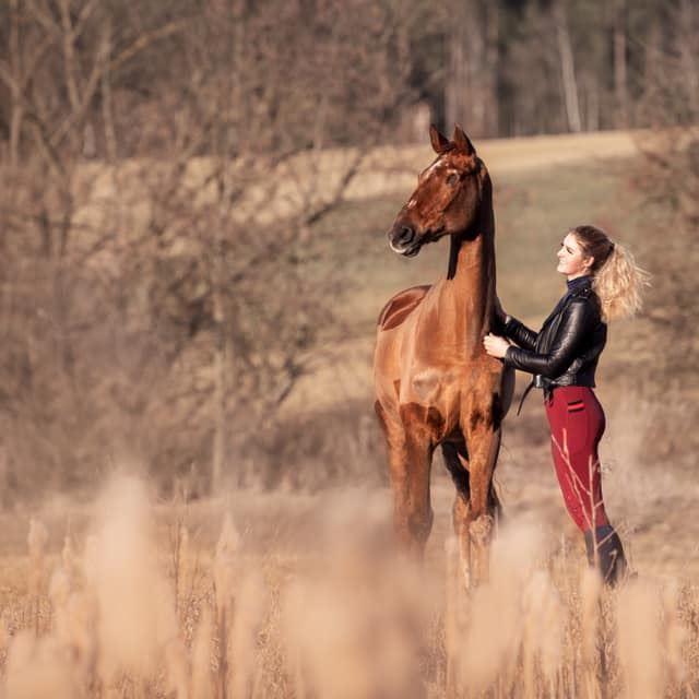 Remidemi mit Xenia auf dem Feld